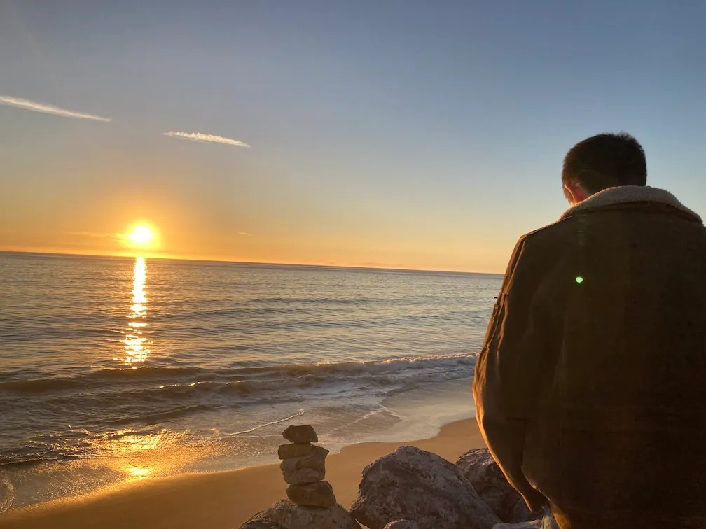Picture of me standing over the coastline of the Pacific Coast Highway